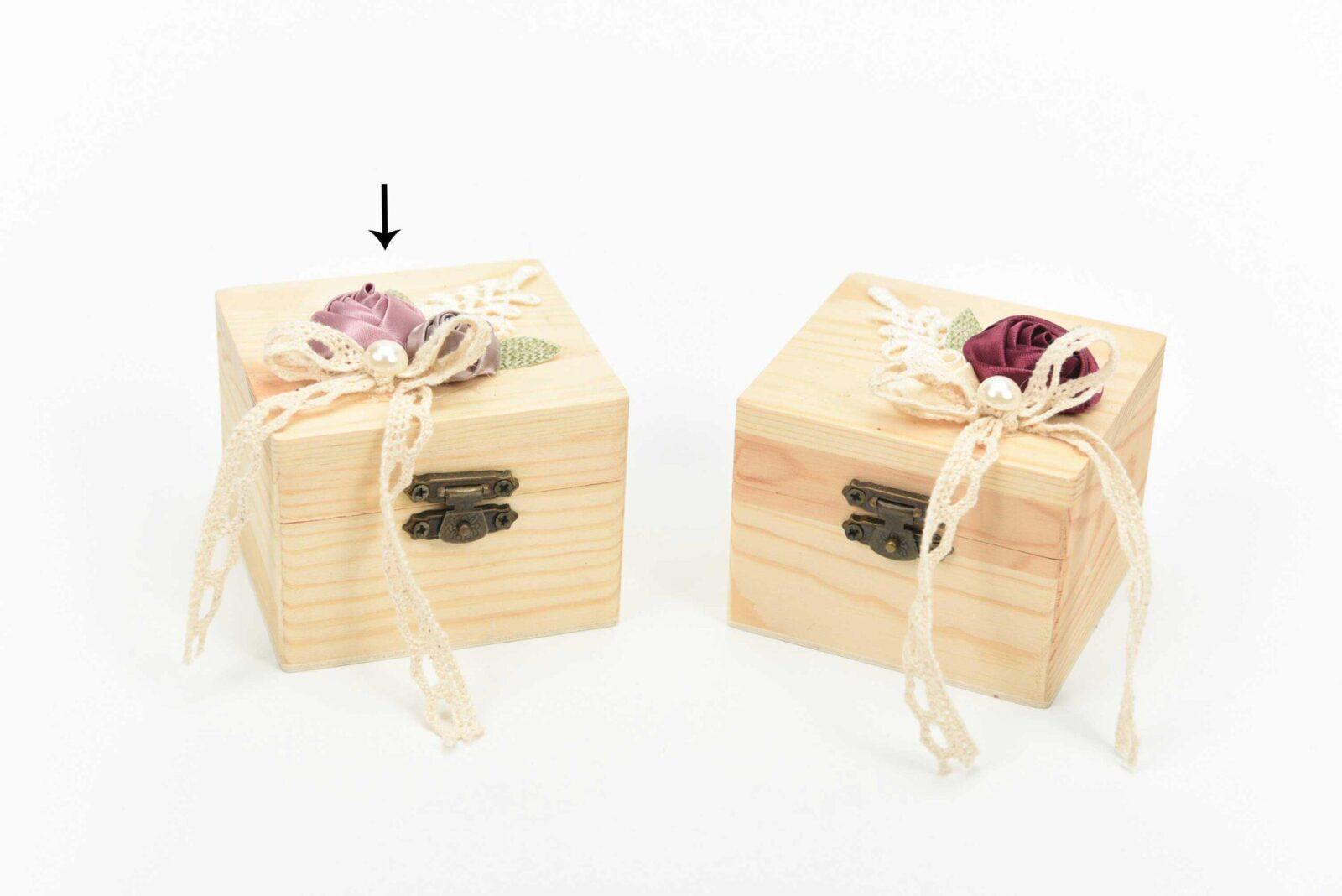 Κουτί μπομπονιέρας ξύλινο  8x8x6cm