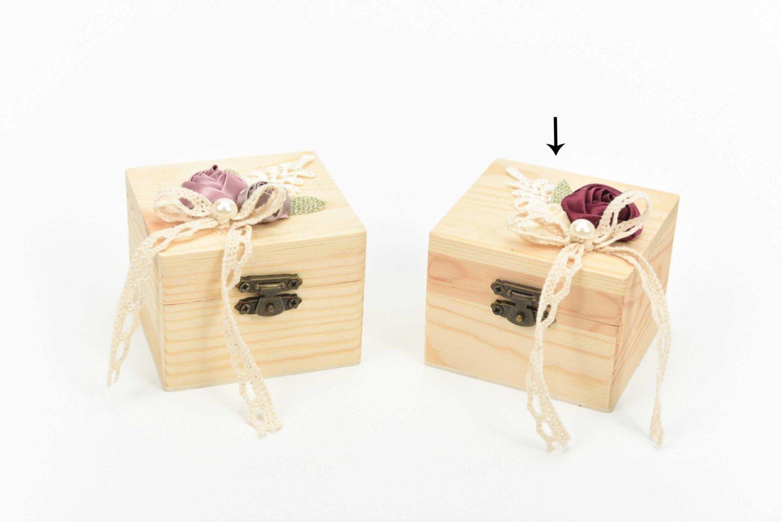 Κουτί μπομπονιέρας ξύλινο  8x8x5cm