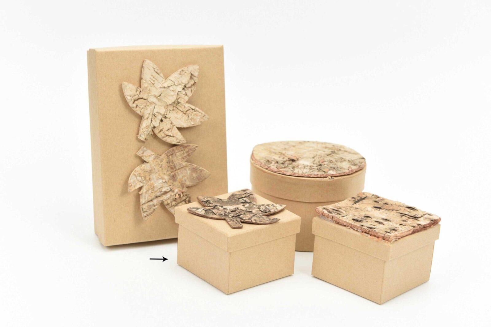 Κουτί μπομπονιέρας με ξύλινο φύλλο 7x7x5cm