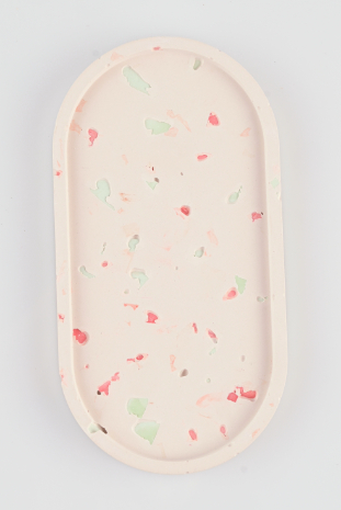 Δίσκος οβάλ terrazzo 9×17 εκ – Ροζ με πράσινες/κόκκινες ψηφίδες